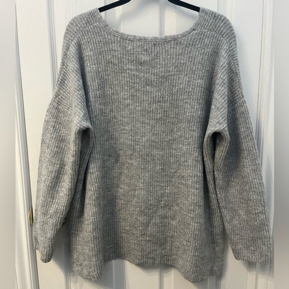 Forever 21 Grey V-Neck Sweater - Picture 6 of 6